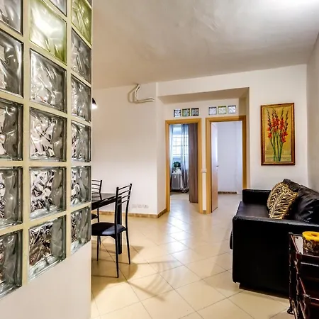 Modern 2 Bed Flat In San Giovanni *