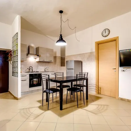 Modern 2 Bed Flat In San Giovanni * ローマ