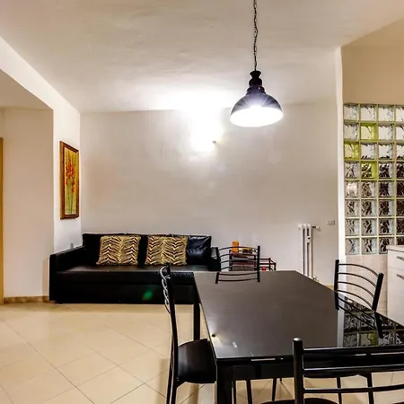 Modern 2 Bed Flat In San Giovanni *