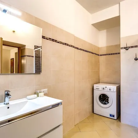 Modern 2 Bed Flat In San Giovanni روما
